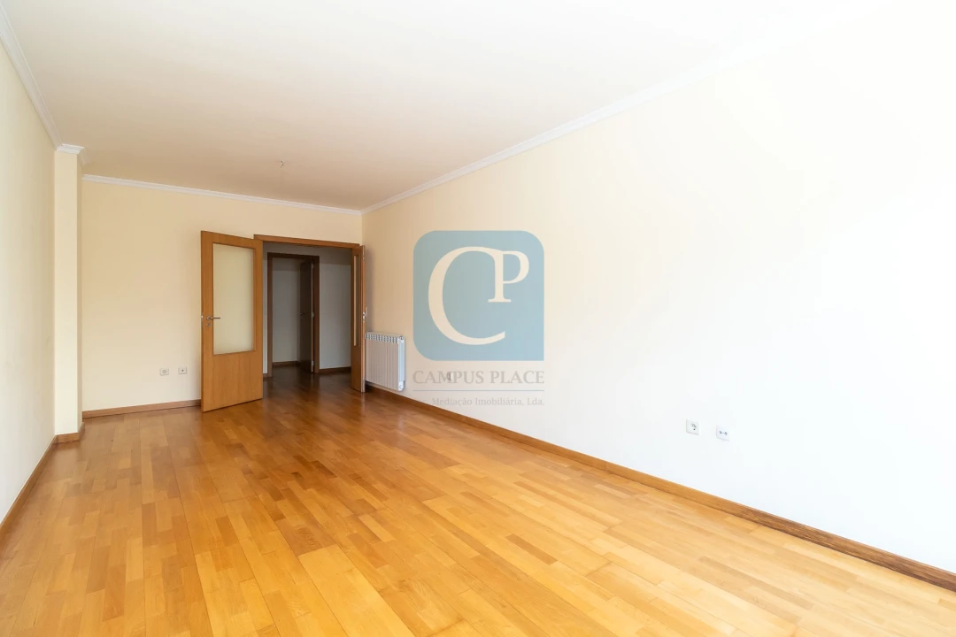 Apartamento T2 para Arrendamento em Ramalde Foto 2