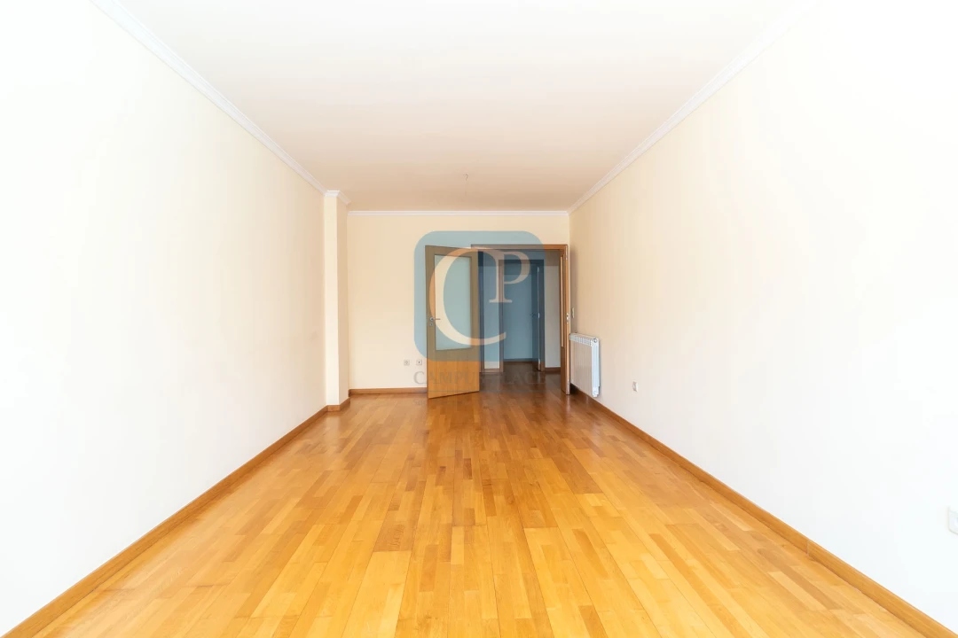 Apartamento T2 para Arrendamento em Ramalde Foto 3
