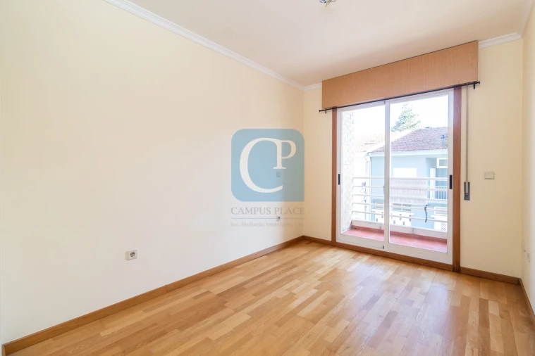 Apartamento T2 para Arrendamento em Ramalde Foto 12