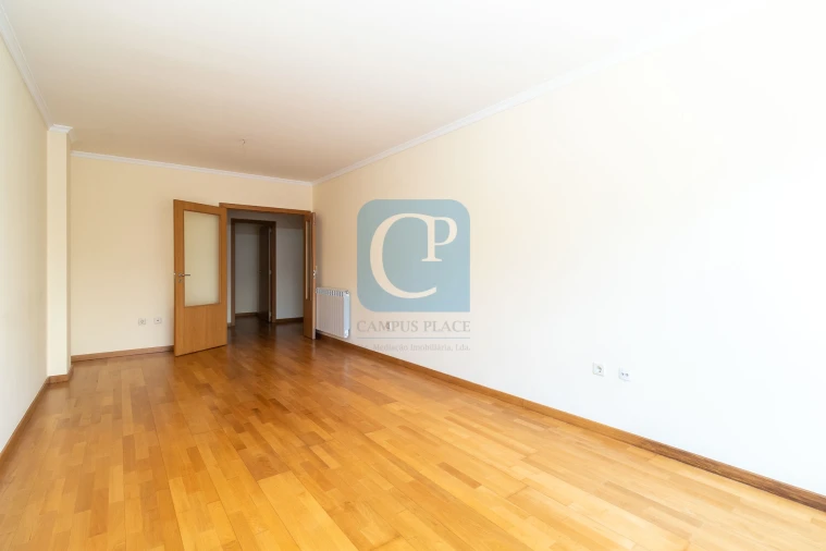 Apartamento T2 para Arrendamento em Ramalde Foto 2