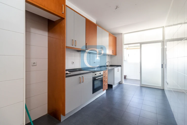 Apartamento T2 para Arrendamento em Ramalde Foto 5