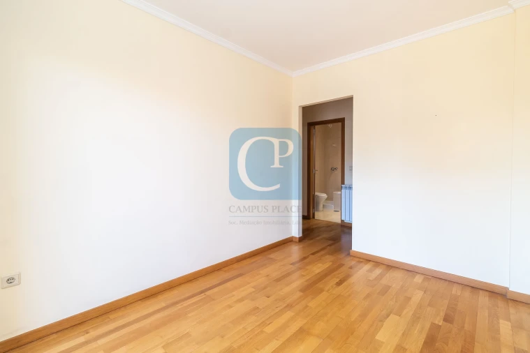 Apartamento T2 para Arrendamento em Ramalde Foto 13