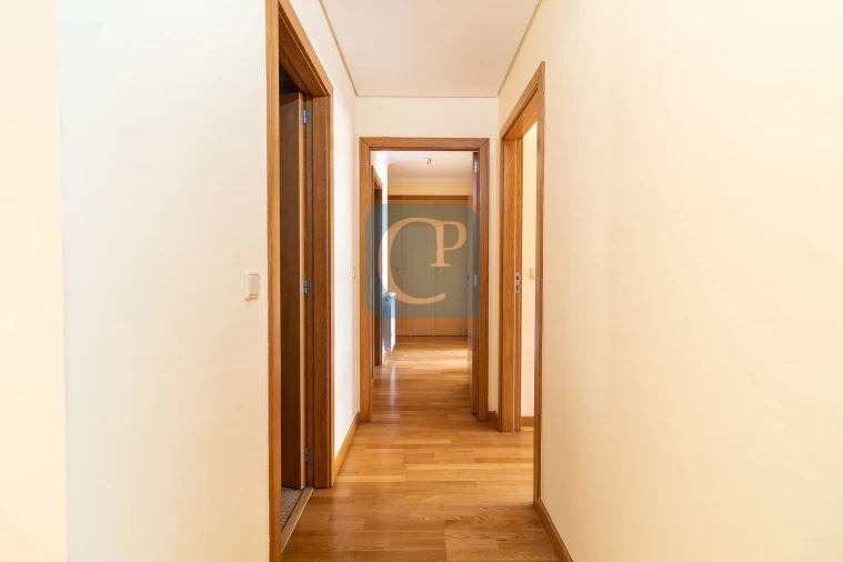 Apartamento T2 para Arrendamento em Ramalde Foto 9