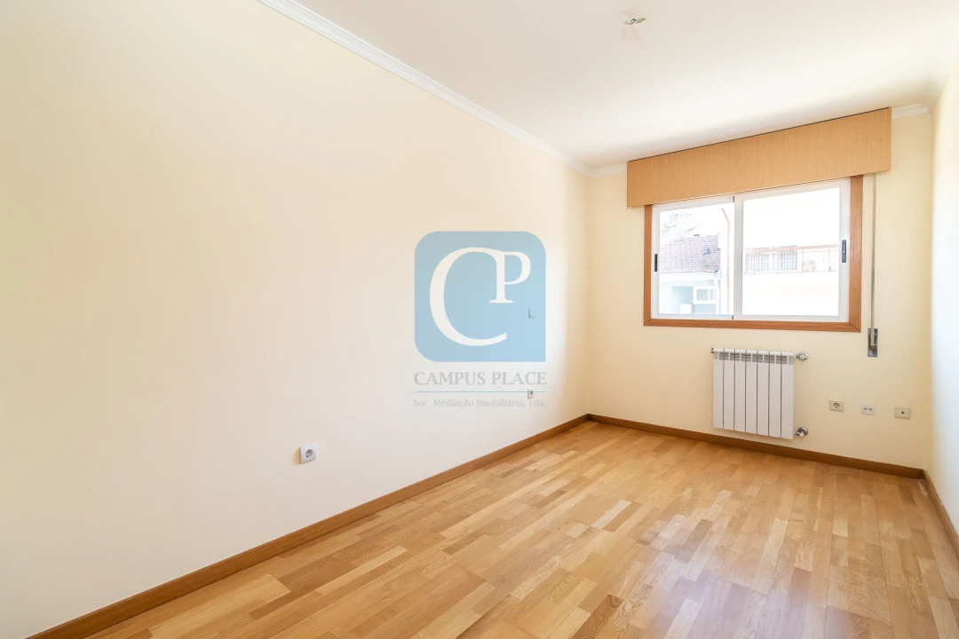 Apartamento T2 para Arrendamento em Ramalde Foto 16