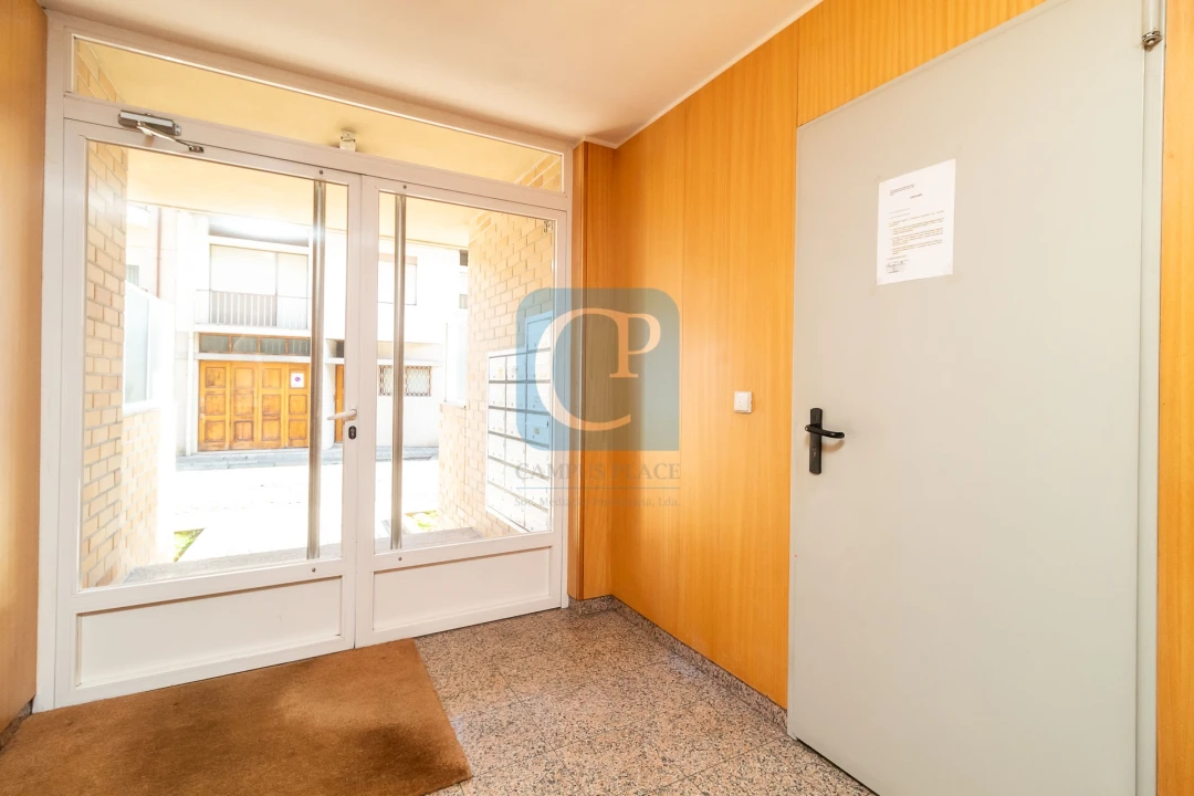 Apartamento T2 para Arrendamento em Ramalde Foto 25