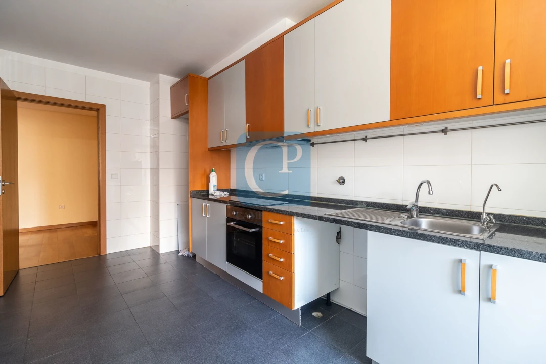 Apartamento T2 para Arrendamento em Ramalde Foto 7