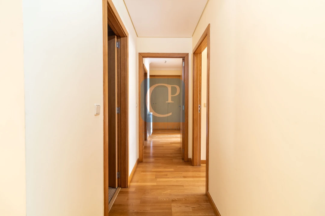 Apartamento T2 para Arrendamento em Ramalde Foto 9