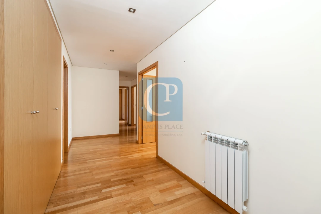 Apartamento T2 para Arrendamento em Ramalde Foto 8