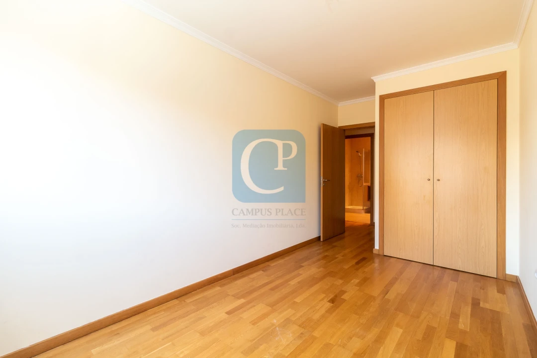 Apartamento T2 para Arrendamento em Ramalde Foto 17