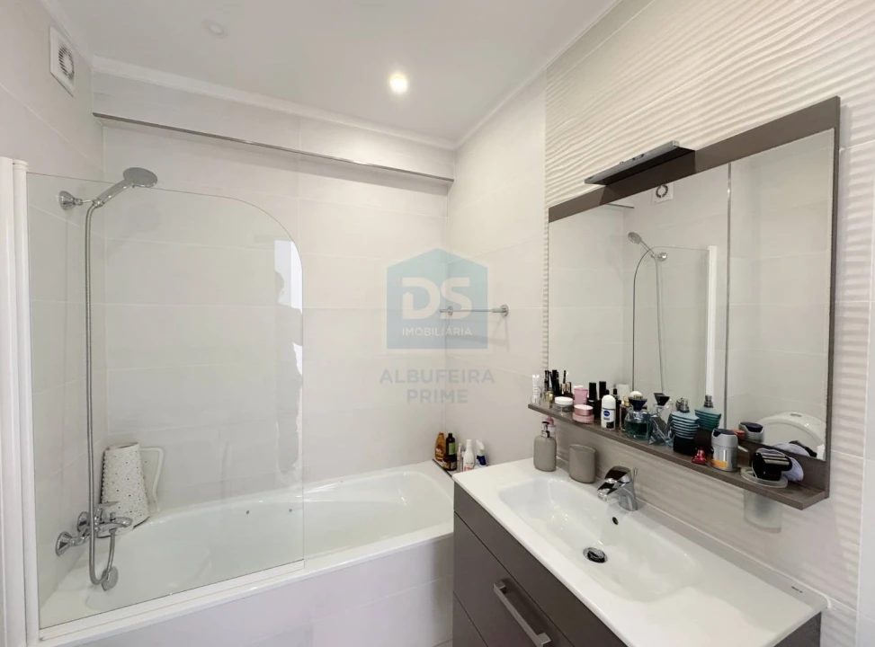 Apartamento T2 para Venda em Quarteira Foto 32