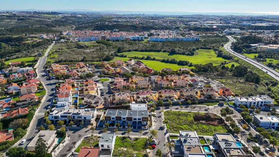 Moradia T4 para Venda em Rio de Mouro Foto 2