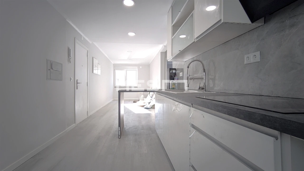 Apartamento T2 para Venda em Benfica Foto 18