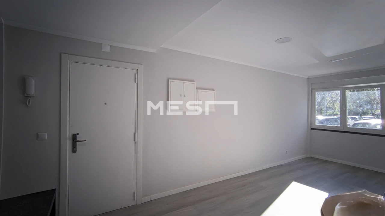 Apartamento T2 para Venda em Benfica Foto 17