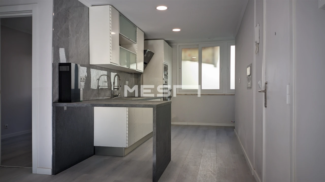 Apartamento T2 para Venda em Benfica Foto 2