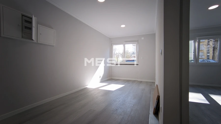 Apartamento T2 para Venda em Benfica Foto 16