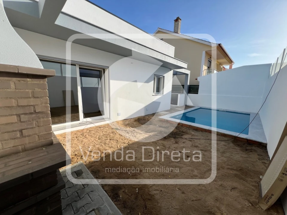 Moradia T4 para Venda em Fernao Ferro Foto 24