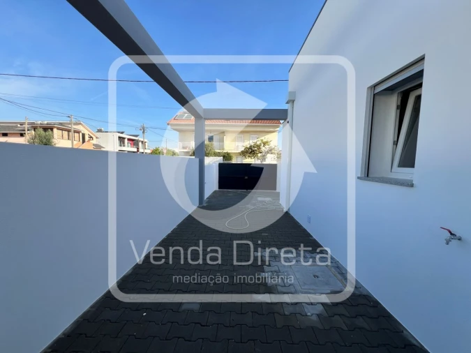 Moradia T4 para Venda em Fernao Ferro Foto 28