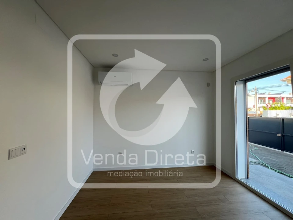 Moradia T4 para Venda em Fernao Ferro Foto 15