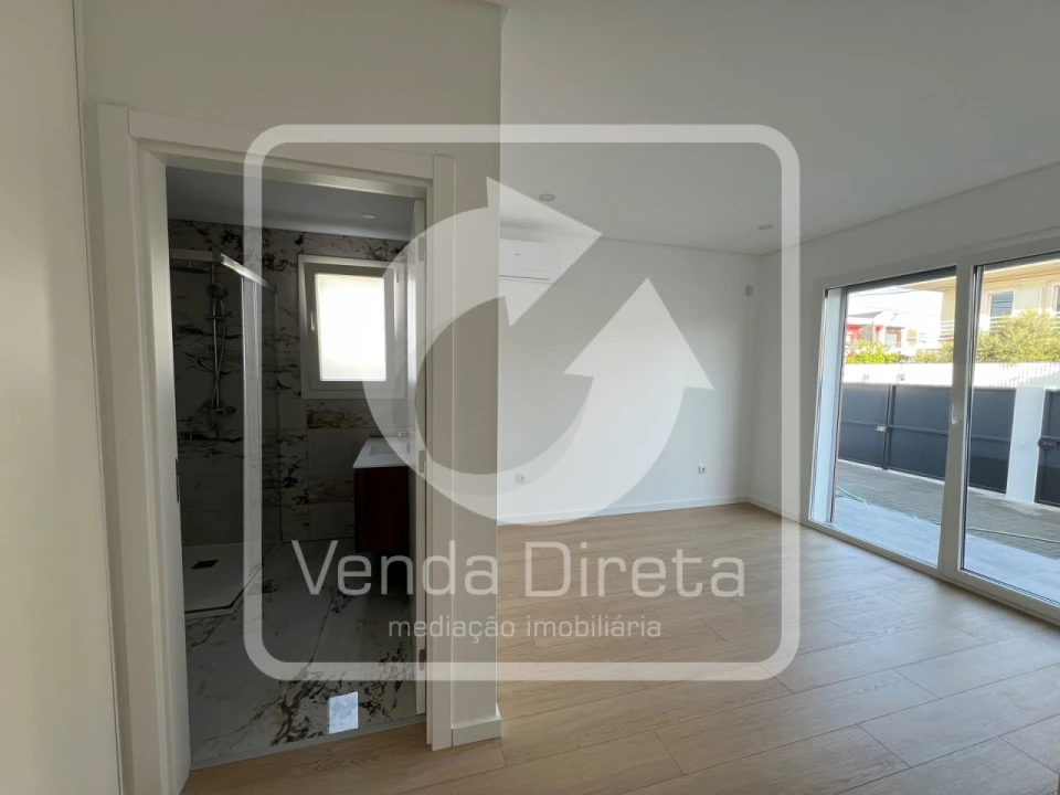 Moradia T4 para Venda em Fernao Ferro Foto 16