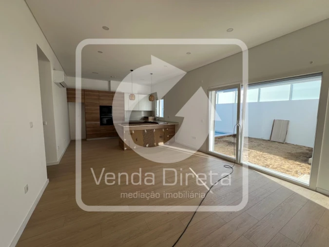 Moradia T4 para Venda em Fernao Ferro Foto 2