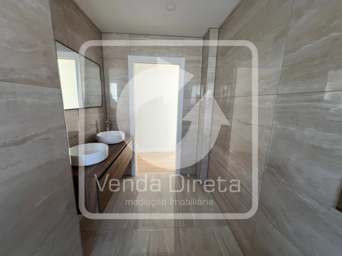 Moradia T4 para Venda em Fernao Ferro Foto 9