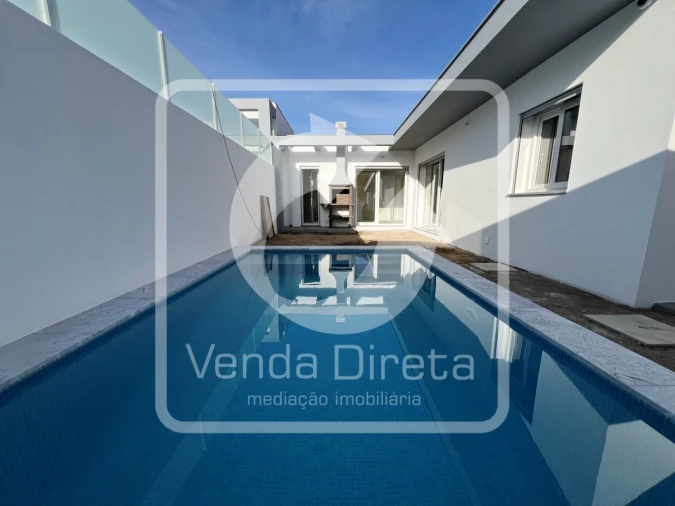 Moradia T4 para Venda em Fernao Ferro Foto 23