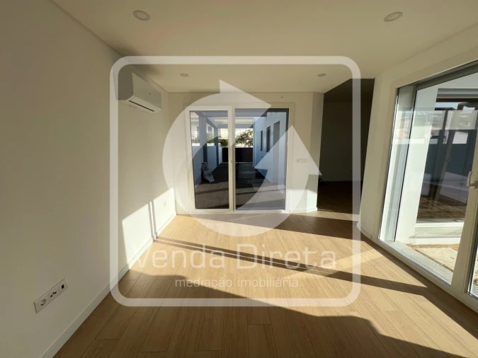 Moradia T4 para Venda em Fernao Ferro Foto 26