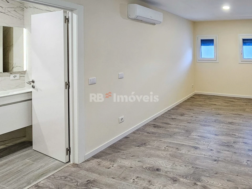 Apartamento T4 para Venda em Fatima Foto 16