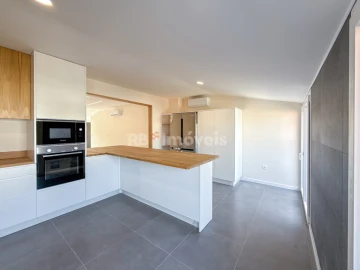 Apartamento T4 para Venda em Fatima