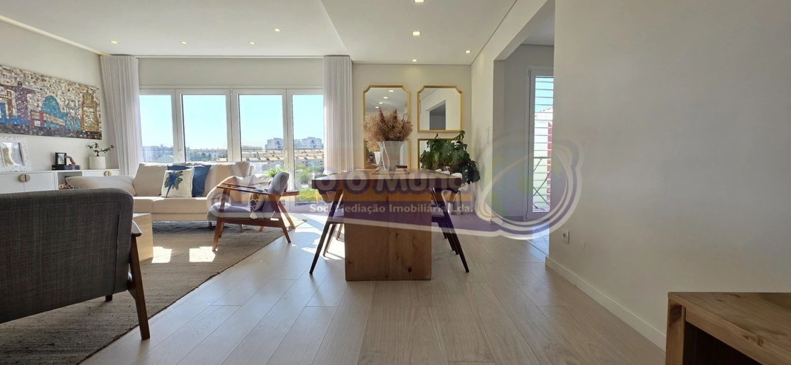 Apartamento T3 para Venda em Póvoa de Santa Iria e Forte da Casa Foto 1