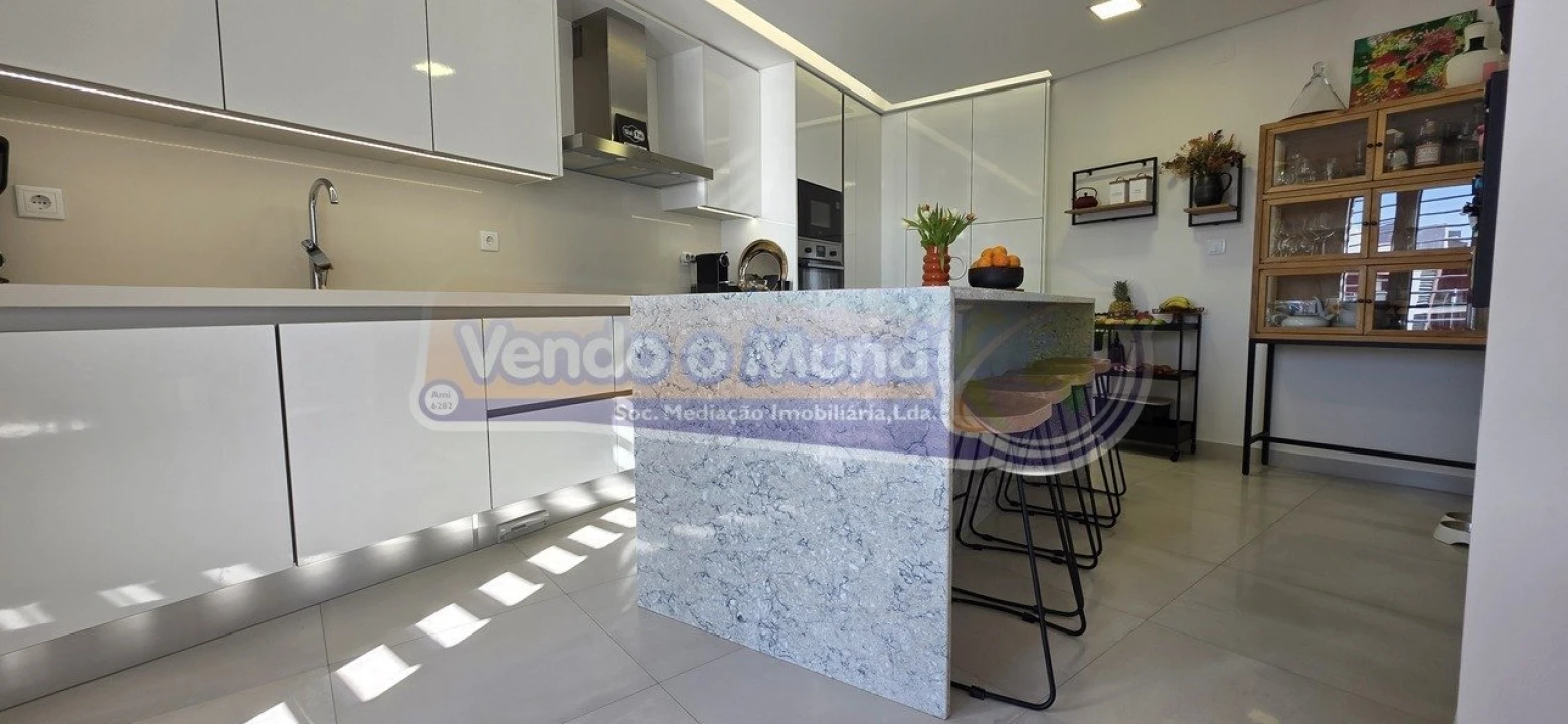 Apartamento T3 para Venda em Póvoa de Santa Iria e Forte da Casa Foto 9