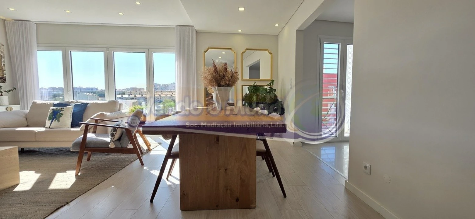 Apartamento T3 para Venda em Póvoa de Santa Iria e Forte da Casa Foto 2