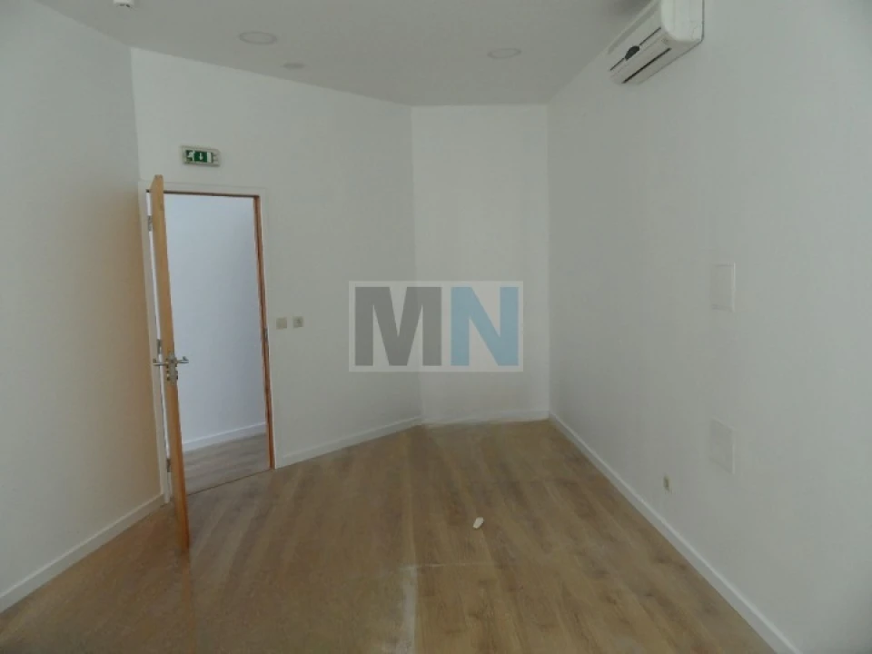 Loja para Arrendamento em São Martinho do Bispo e Ribeira de Frades Foto 10