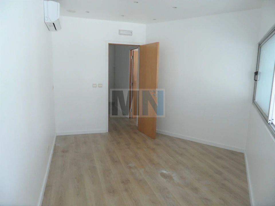 Loja para Arrendamento em São Martinho do Bispo e Ribeira de Frades Foto 9