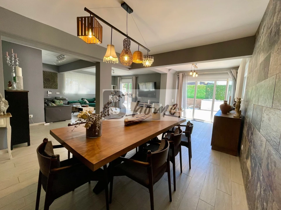 Moradia T5 para Venda em Charneca de Caparica e Sobreda Foto 4