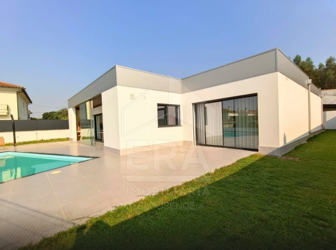 Moradia T3 para Venda em Vila de Punhe Foto 3