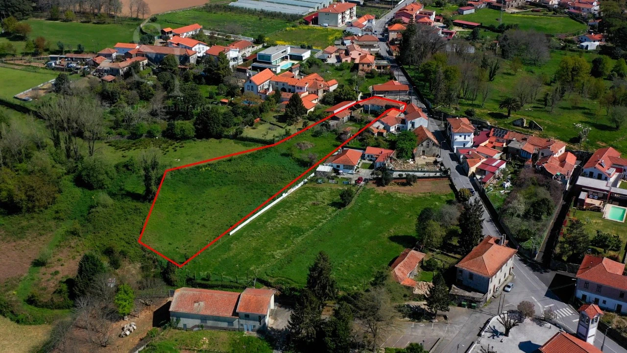 Moradia T4 para Venda em Macieira de Sarnes Foto 1