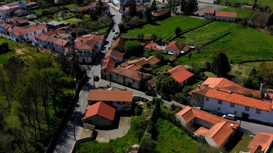 Moradia T4 para Venda em Macieira de Sarnes Foto 6