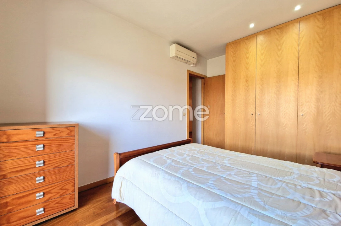 Apartamento T3 para Arrendamento em Braga (São José de São Lázaro e São João do Souto) Foto 9