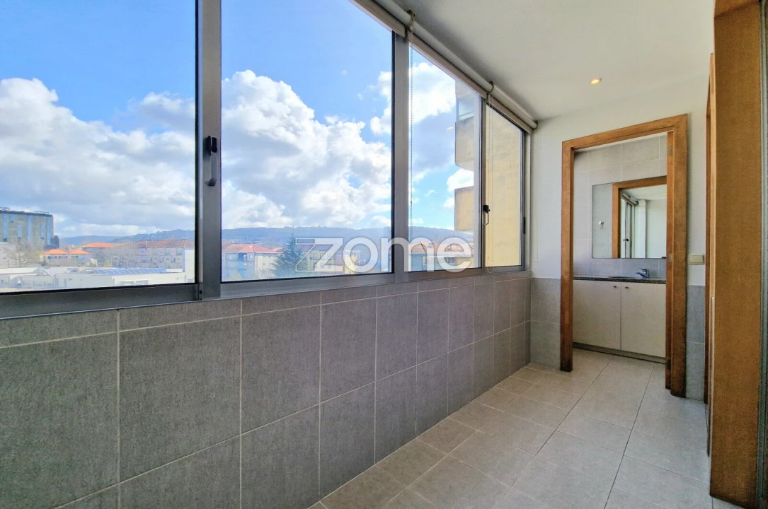 Apartamento T3 para Arrendamento em Braga (São José de São Lázaro e São João do Souto) Foto 28