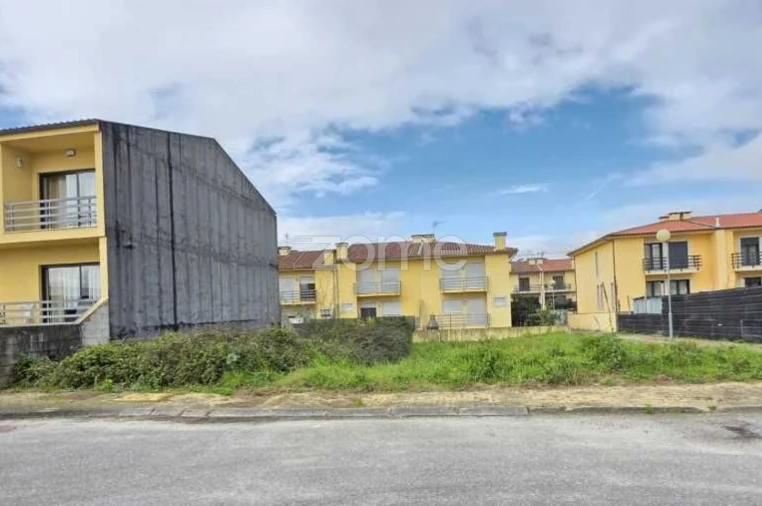 Moradia T3 para Venda em Loureira Foto 9