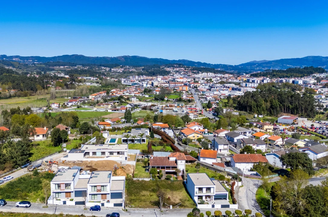 Moradia T3 para Venda em Vila Verde e Barbudo Foto 3