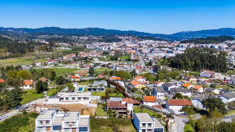 Terreno para Venda em Vila Verde e Barbudo