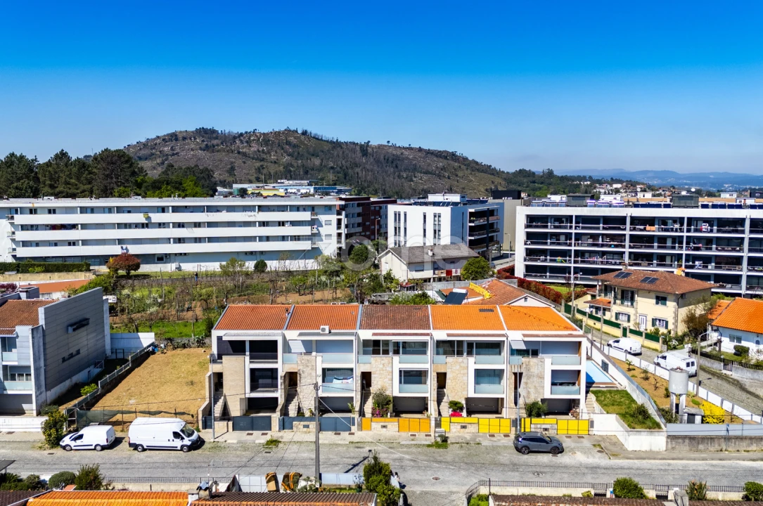 Moradia T5 para Venda em Ferreiros e Gondizalves Foto 4