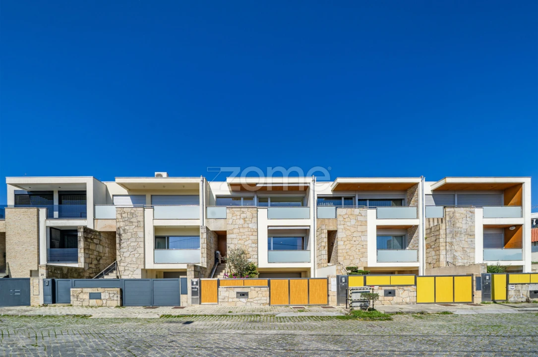 Moradia T5 para Venda em Ferreiros e Gondizalves Foto 1