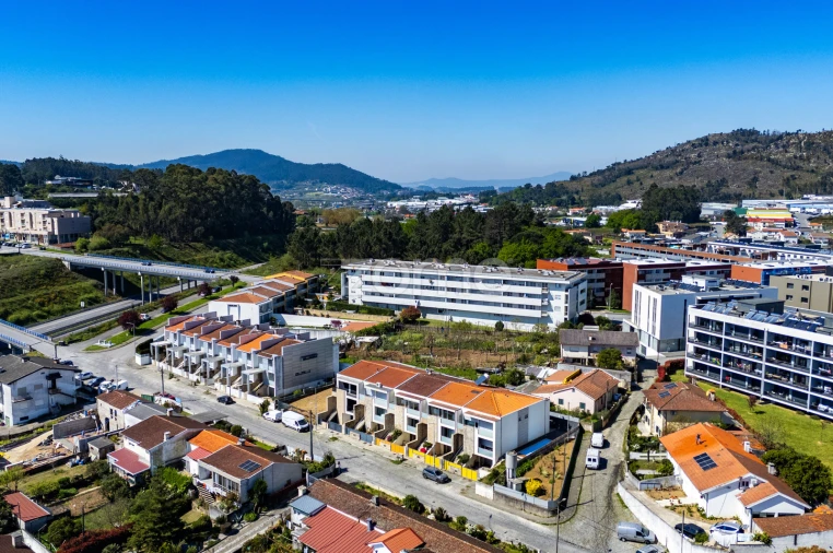Moradia T5 para Venda em Ferreiros e Gondizalves Foto 5