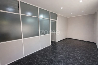 Negócio para Arrendamento em Baguim do Monte (Rio Tinto)