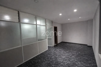 Negócio para Arrendamento em Baguim do Monte (Rio Tinto)