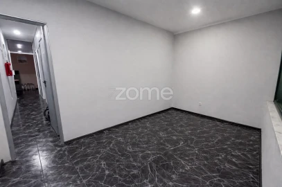 Negócio para Arrendamento em Baguim do Monte (Rio Tinto)