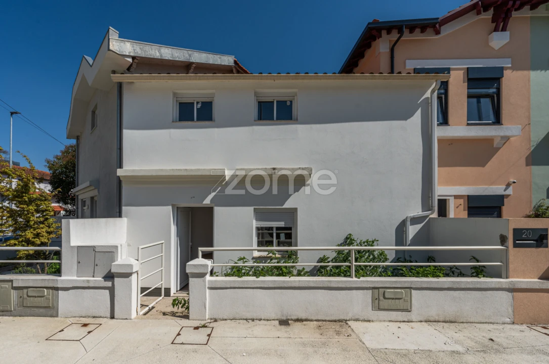 Moradia T2 para Venda em Lordelo do Ouro e Massarelos Foto 1